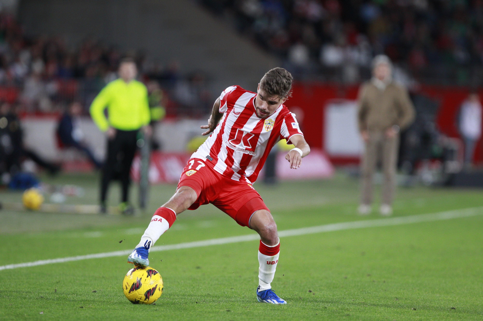 Imágenes del partido de fútbol U.D. Almería-Real Betis Balompié