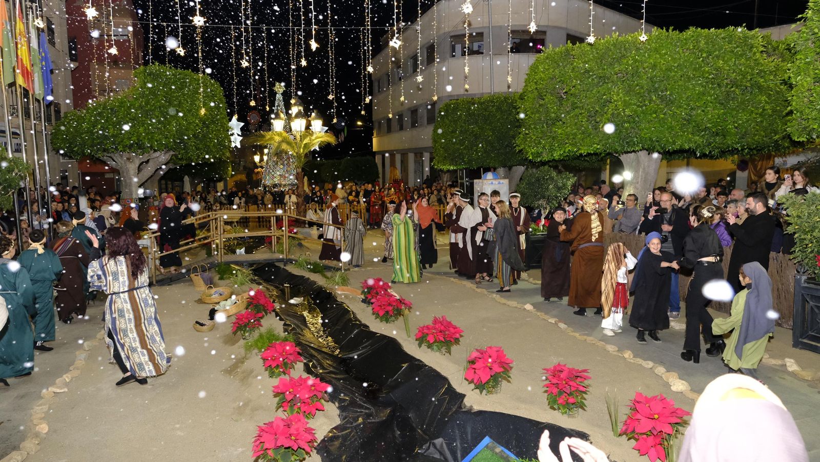 El Belén viviente de Gádor abarrota de público la plaza del pueblo, en imágenes