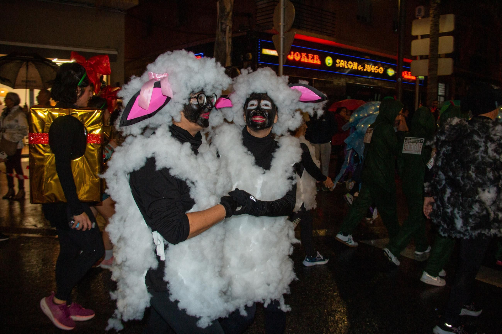 Ni la lluvia puede con la San Silvestre de Motril