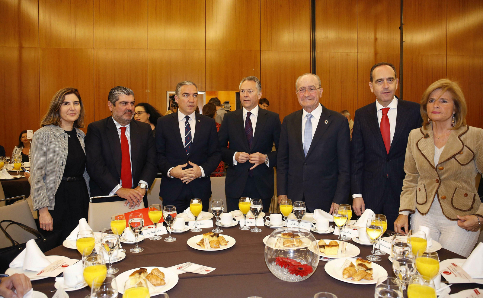 Las imágenes del foro joly con Elías Bendodo