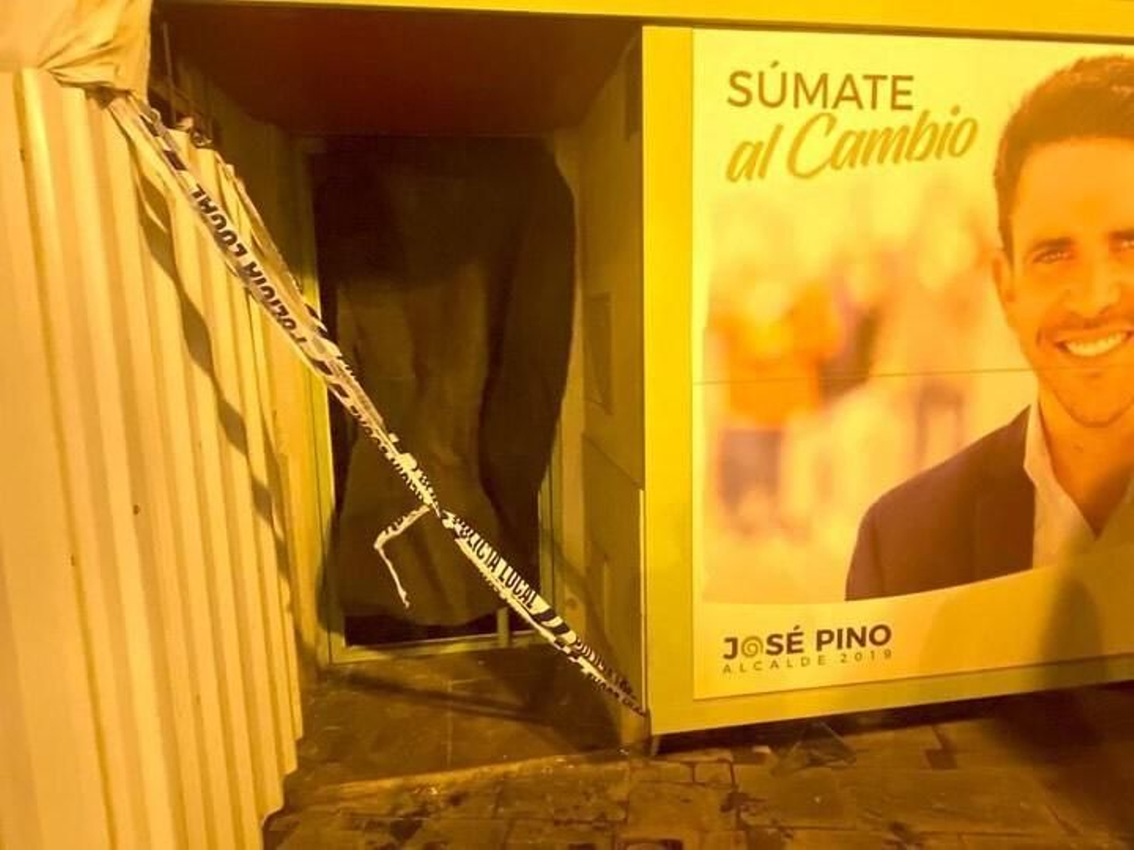 Sede de Andalucía por Sí tras arrojar el ladrillo en la puerta de cristal