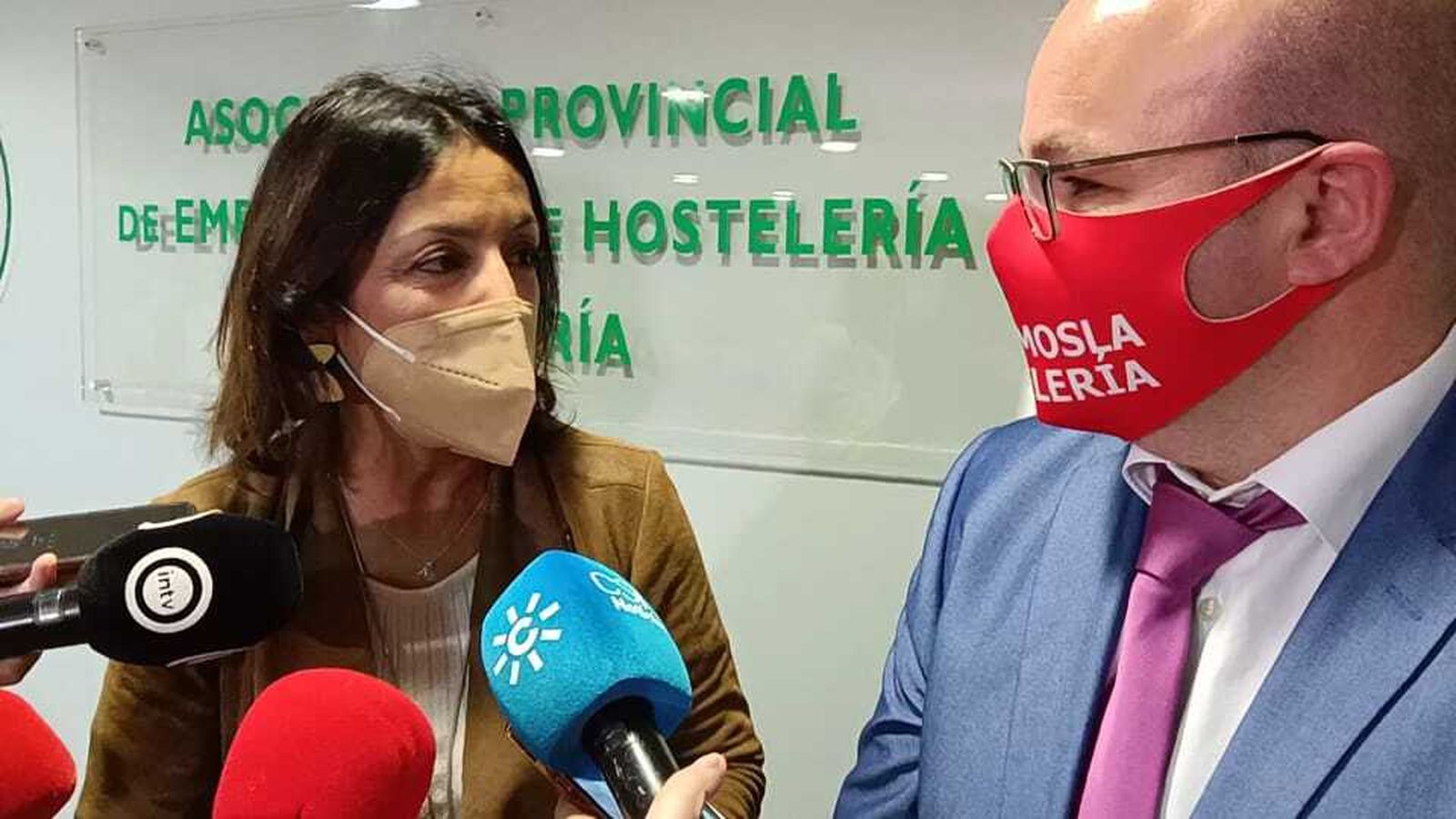 Marta Bosquet se ha reunido con los hosteleros almerienses.