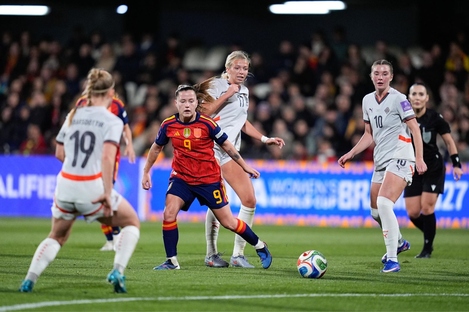 Las fotos del España-Islandia de fútbol femenino