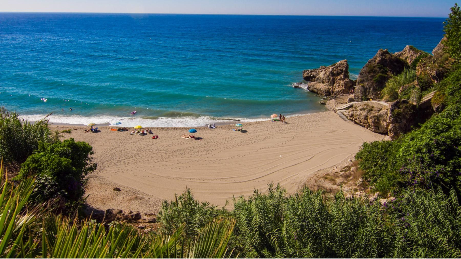 La playa del Carabeíllo, en Nerja.