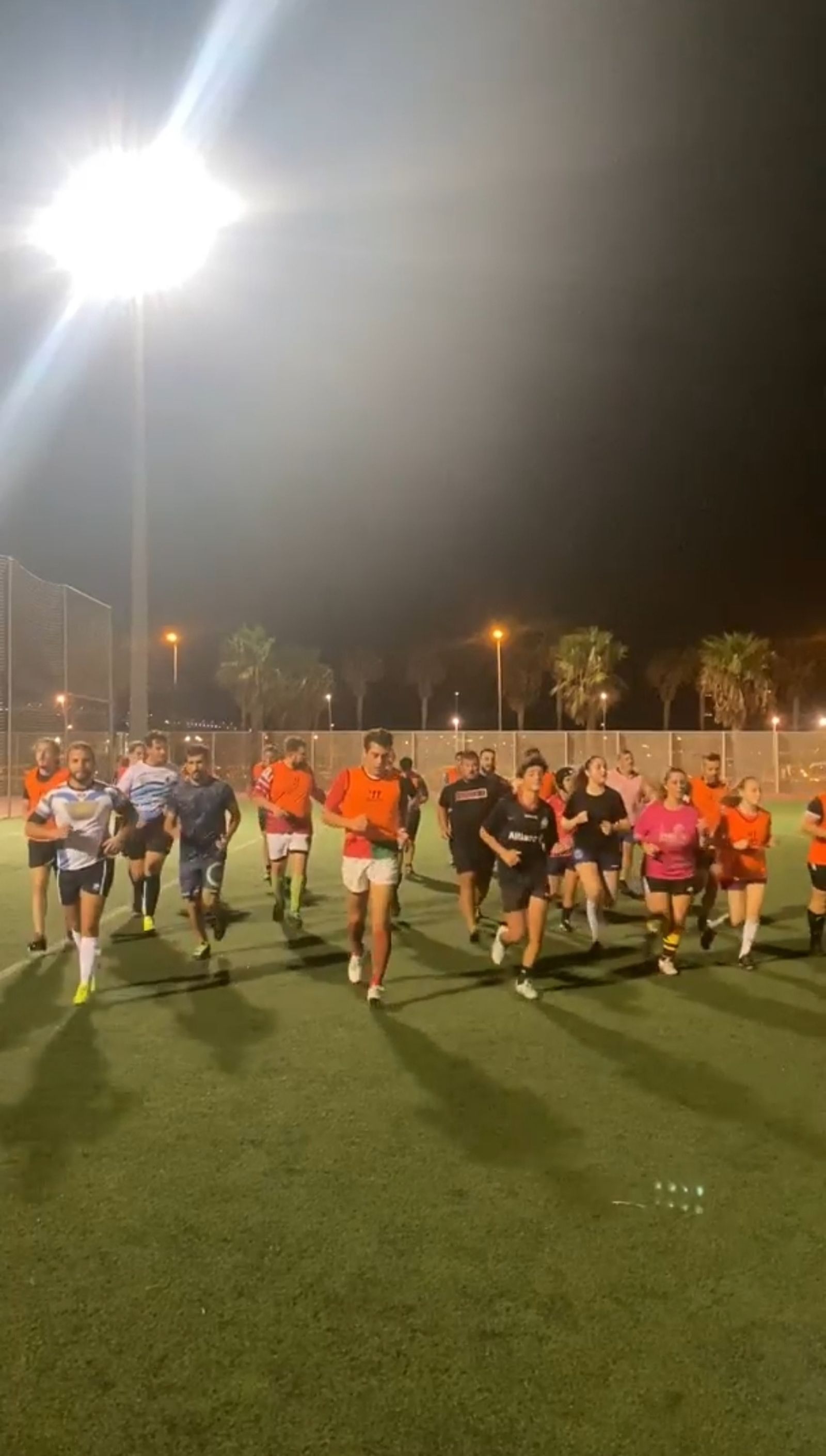 Entrenamiento de los equipos masculino y femenino.