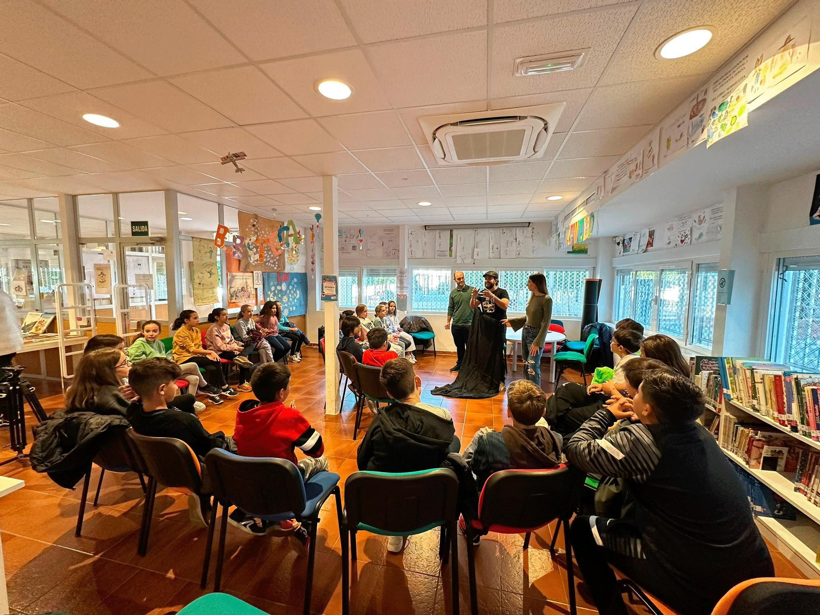 Uno de los espectáculos que ya han llegado a las bibliotecas granadinas con el Hocus Pocus. Uno de los espectáculos que ya han llegado a las bibliotecas granadinas con el Hocus Pocus.