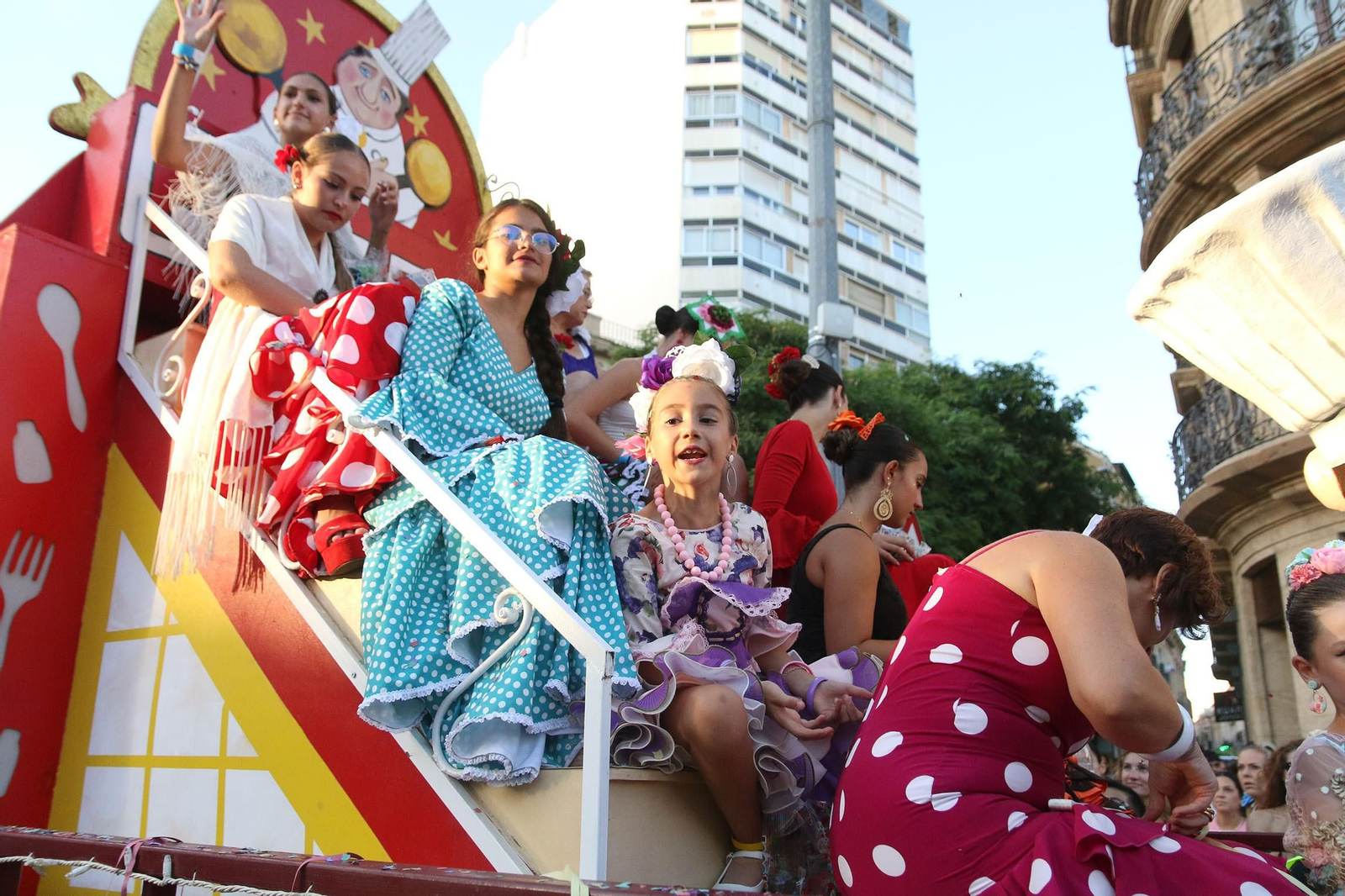 Las imágenes de la batalla de flores en la Feria de Almería 2023