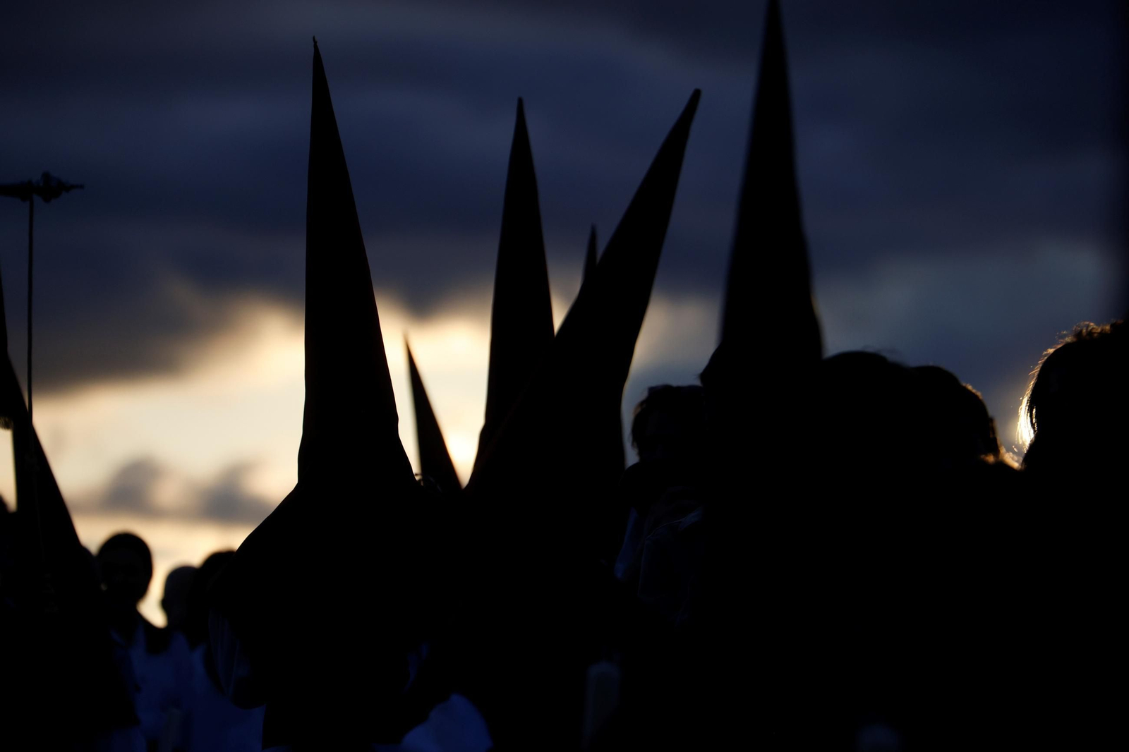 La procesión del Descendimiento en este Viernes Santo de Córdoba, en imágenes