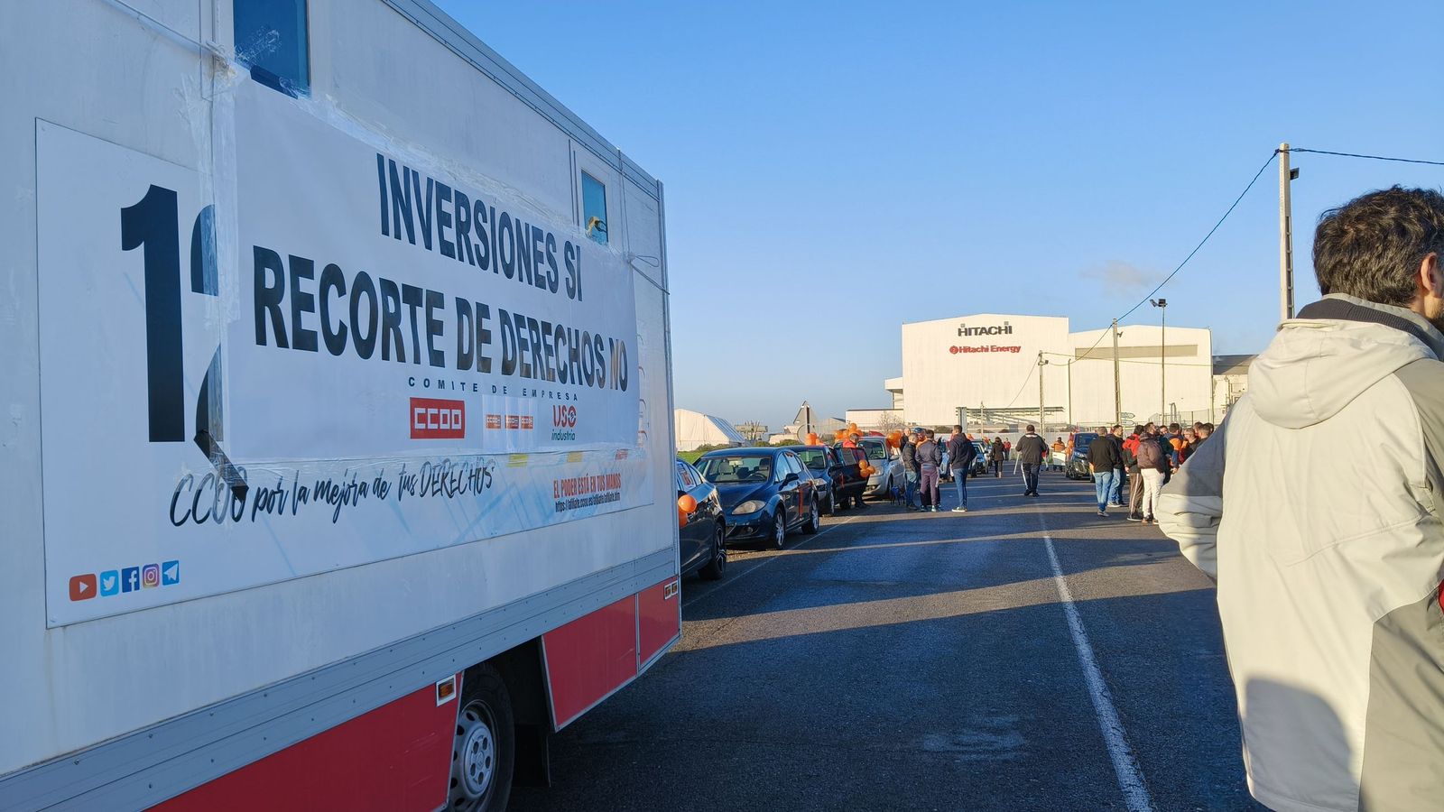 Caravana de la plantilla de Hitachi.