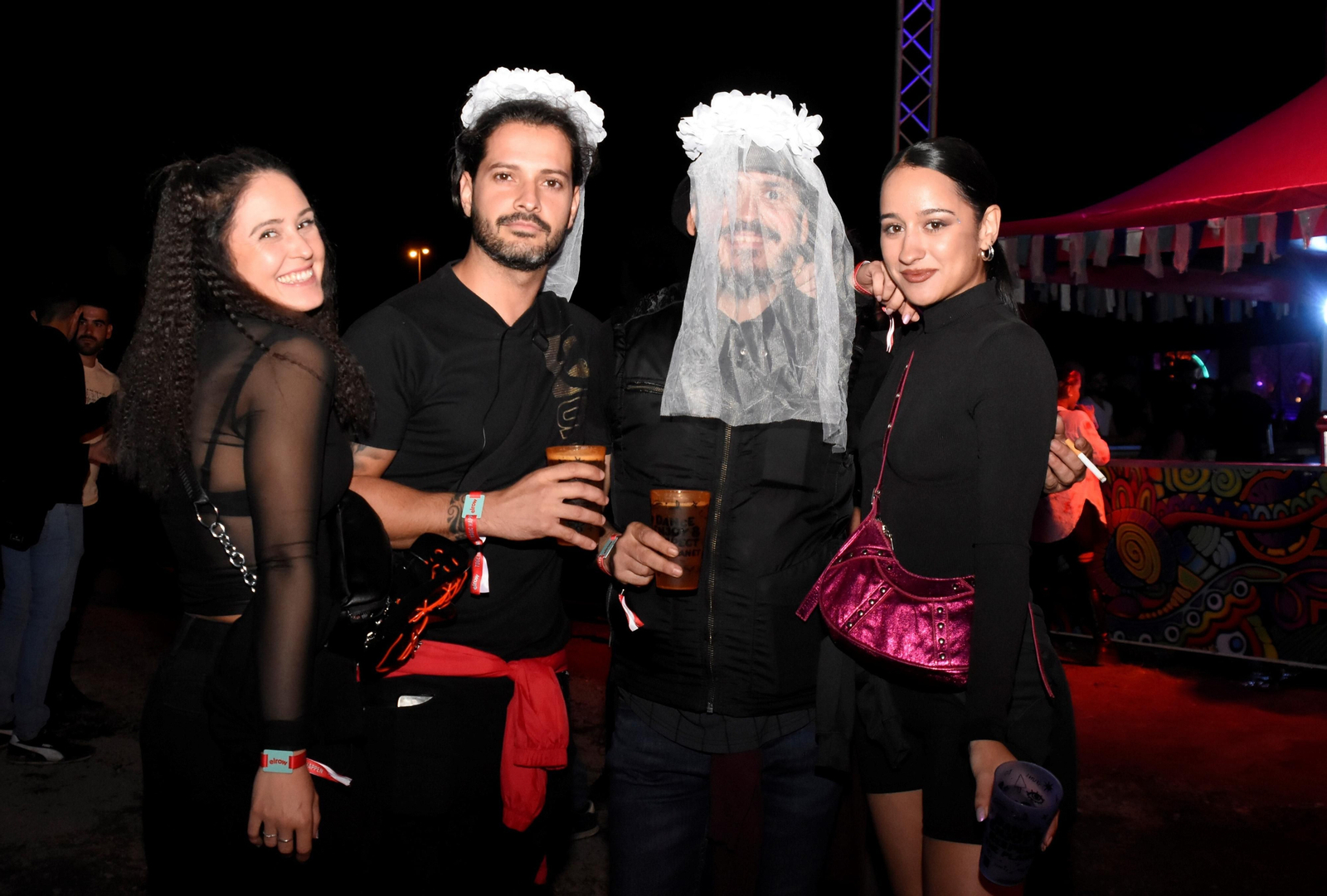 El festival Elrow reúne en Córdoba a miles de personas, en imágenes