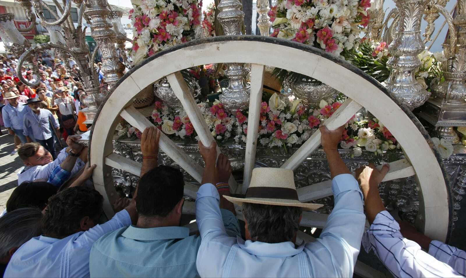 El paso de las hermandades del Rocío por Villamanrique, en imágenes