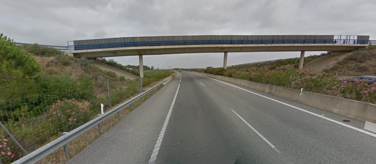 Puente sobre la A-48 en el que se encontraba la joven. Puente sobre la A-48 en el que se encontraba la joven.