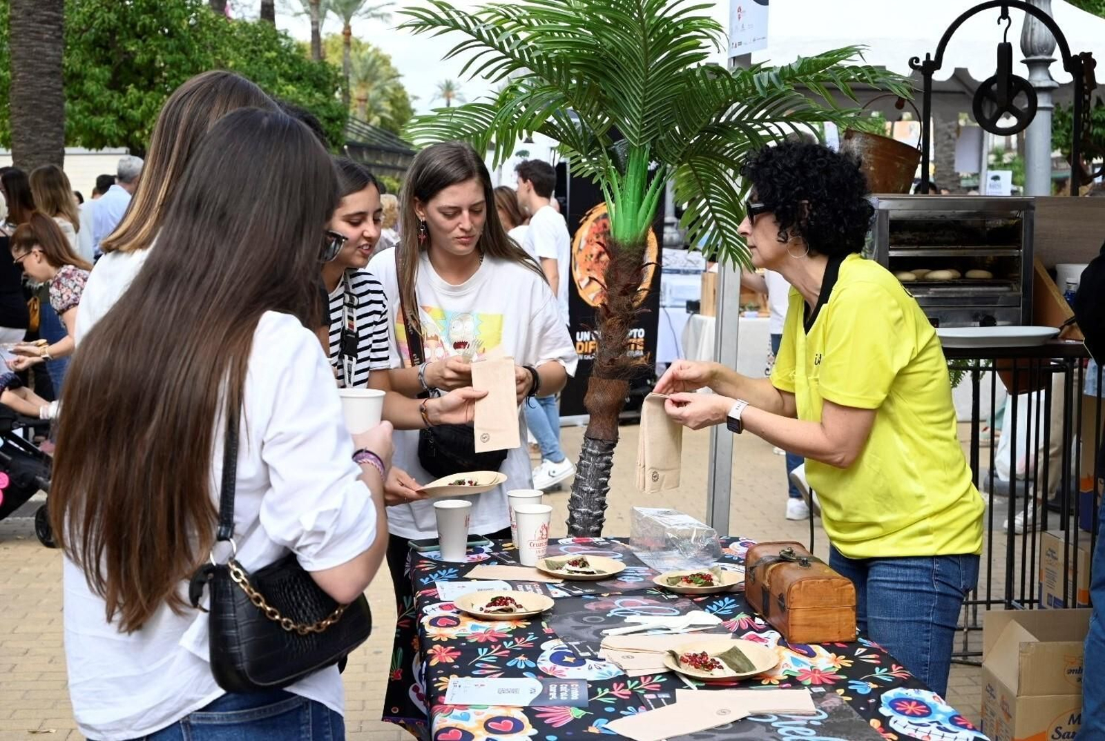El Córdoba Califato Gourmet en el Paseo de la Victoria, en imágenes