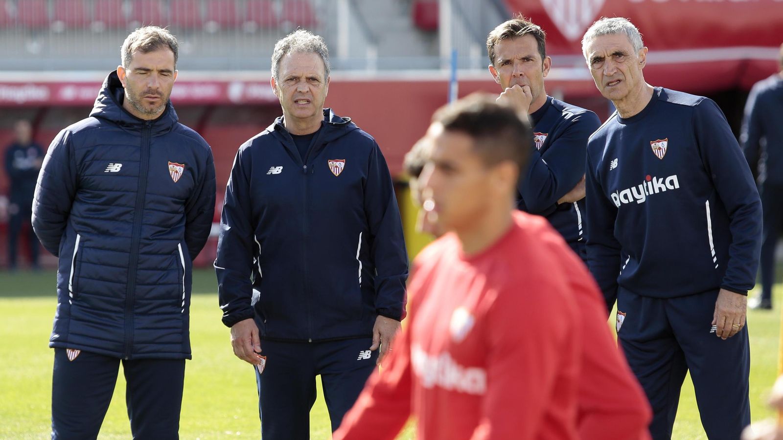 Joanquín Caparrós, Carlos Marchena, Maresca y Antonio Álvarez en un entrenamiento.