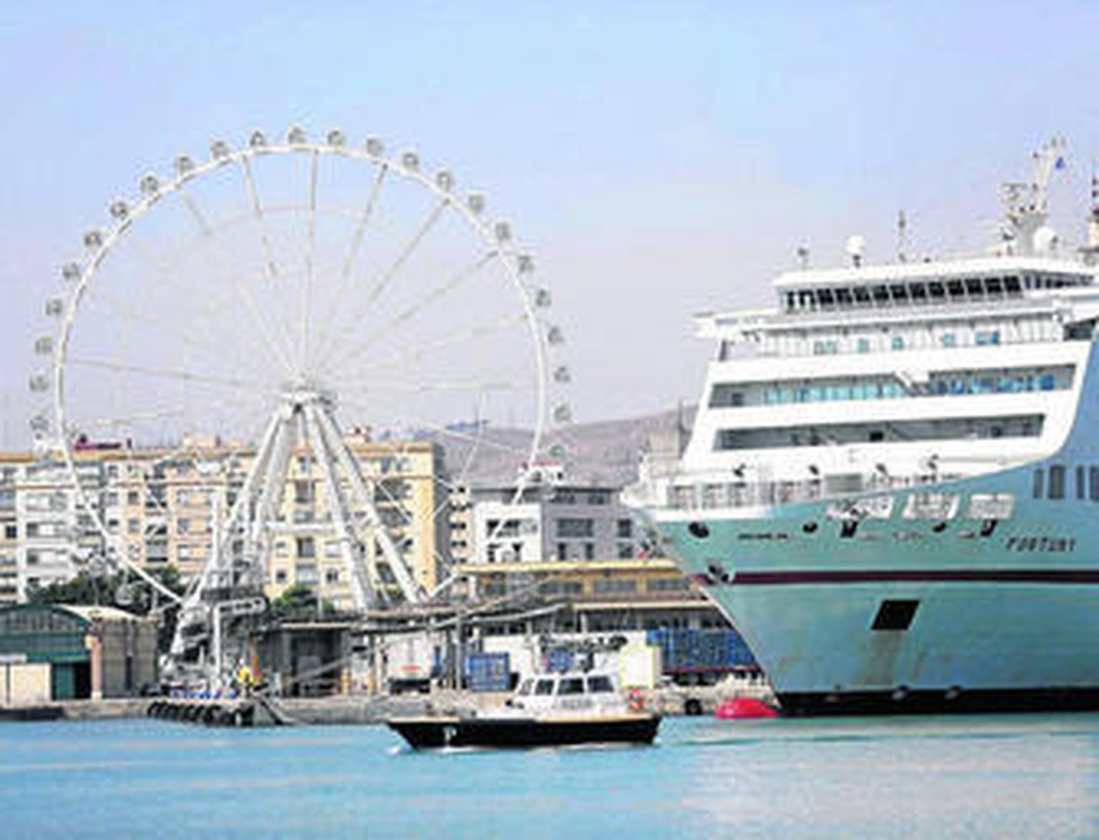 El Mirador Princess, ubicado en el puerto de la capital, detrás de la estación de autobuses.