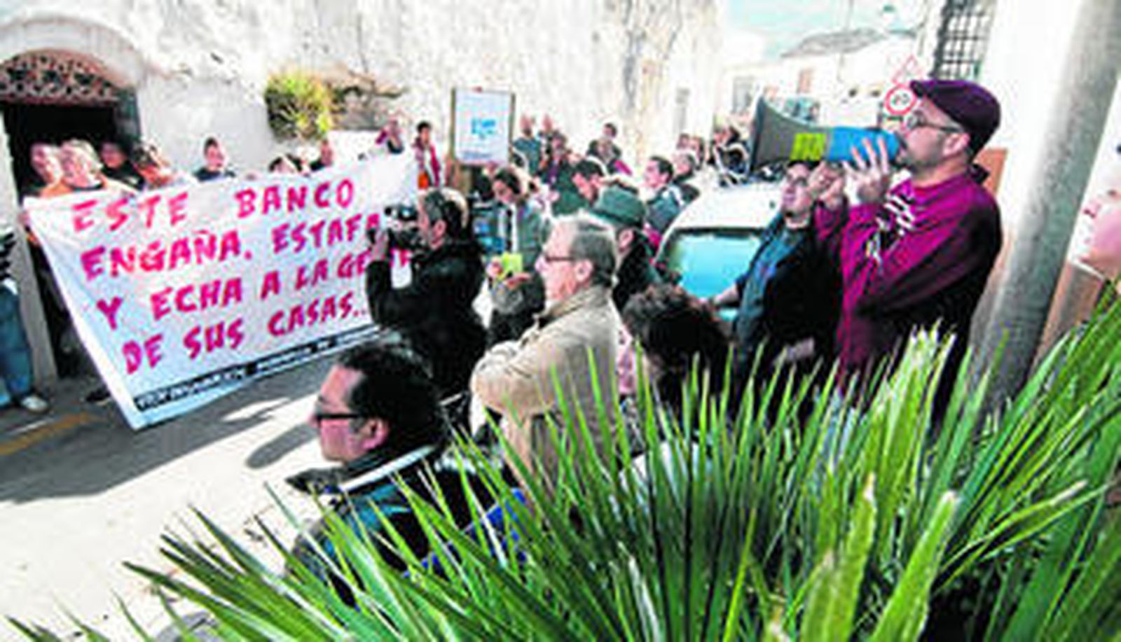 La oficina cubrirá profesionalmente una demanda que en los últimos años ha sido atendida por colectivos como Stop Desahucios (en la imagen).