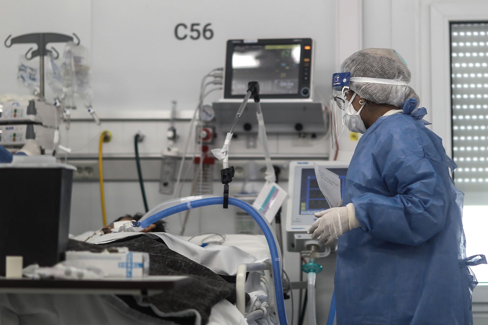 Muere una enfermera por covid-19 en Ponferrada tras 40 días en la UCI