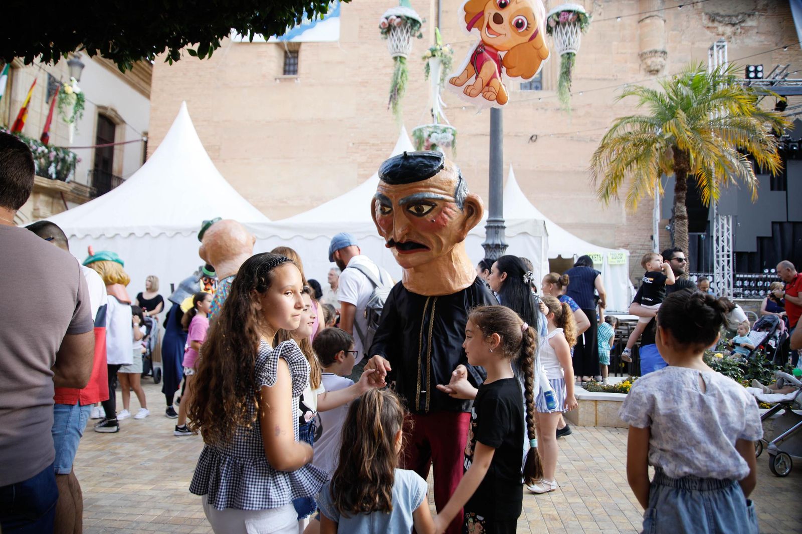 Desfile de Gigantes y Cabezudos de Vera, en imágenes