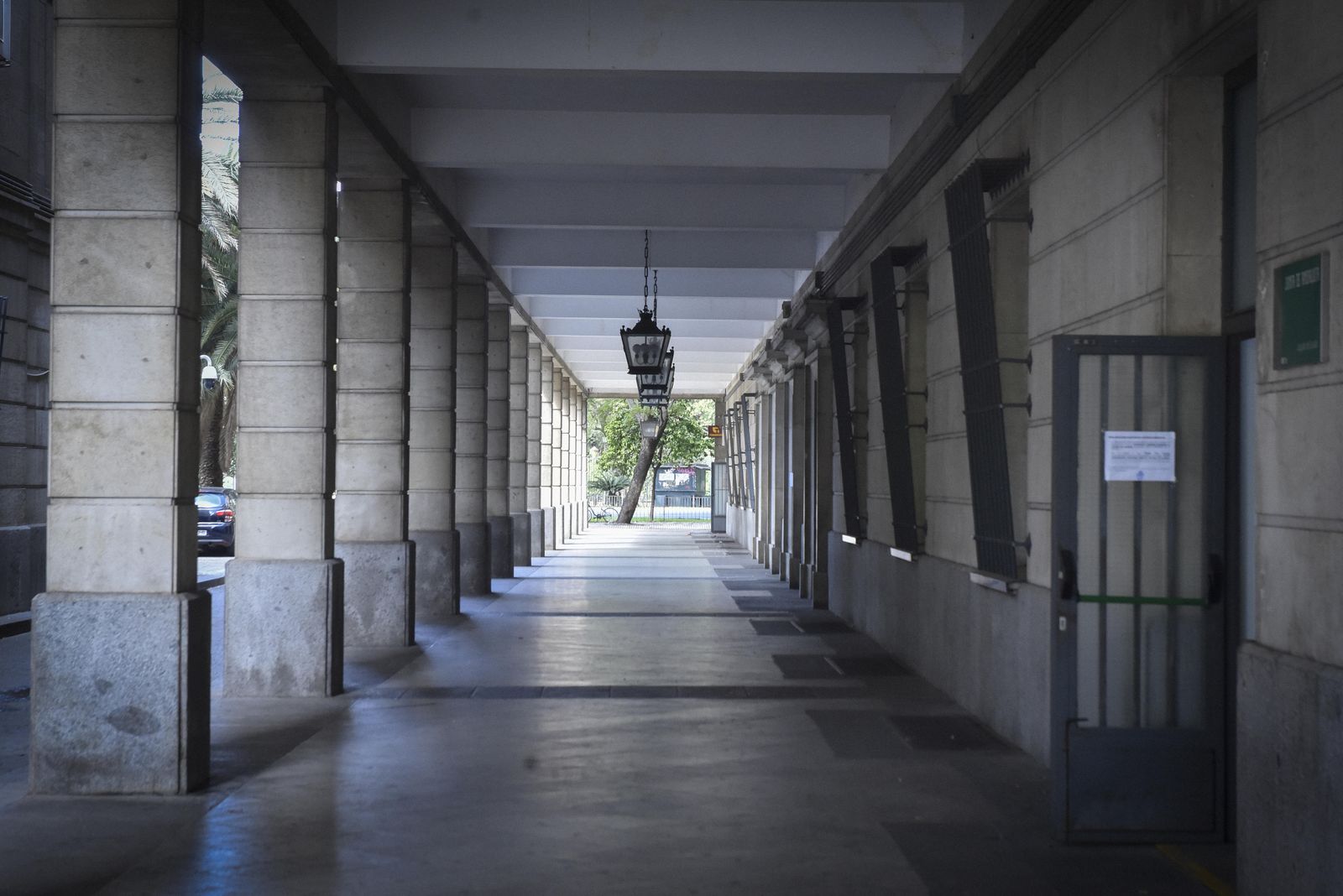 Los soportales de los juzgados, desiertos