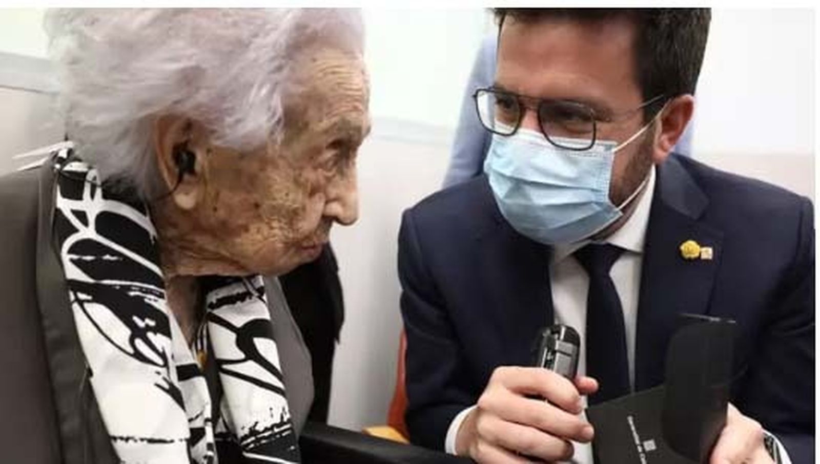 Maria Branyas con Pere Aragonés