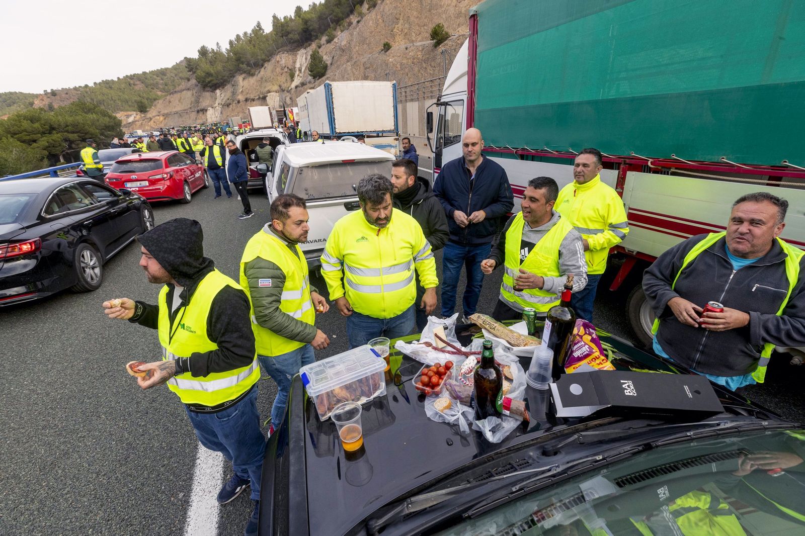 Las imágenes de la tractorada por las carreteras españolas: el campo para las principales vías