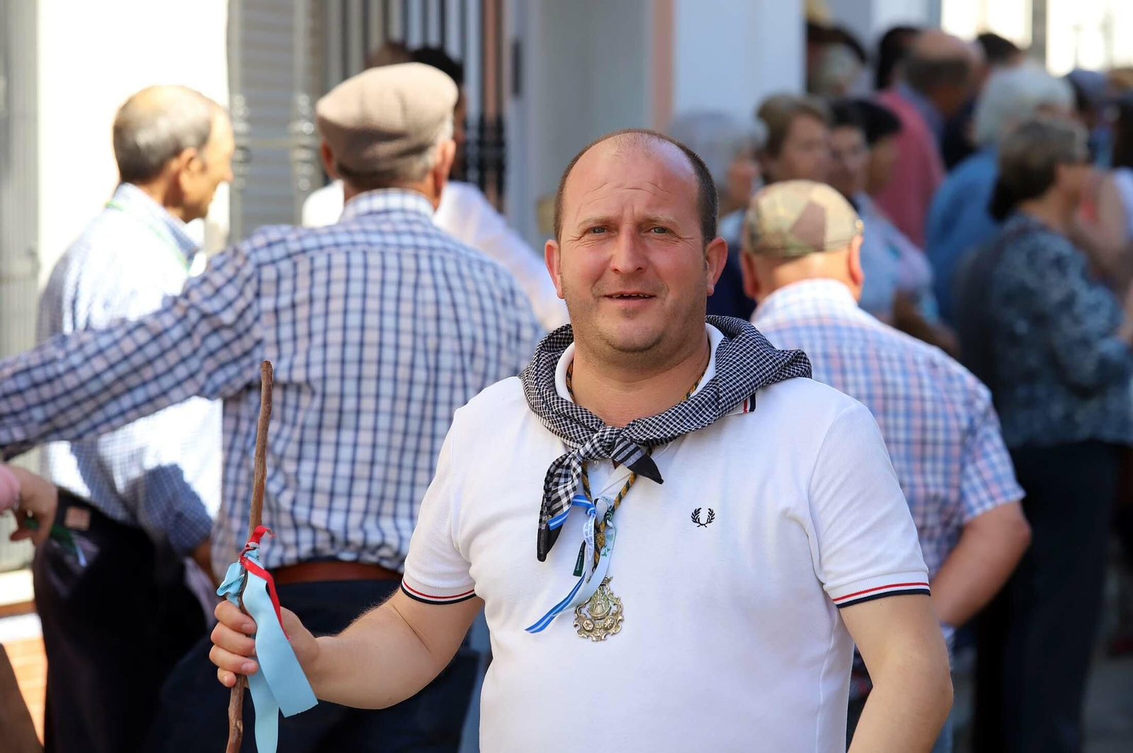 Imágenes de los presos de la cárcel de Huelva en su camino hacia El Rocío