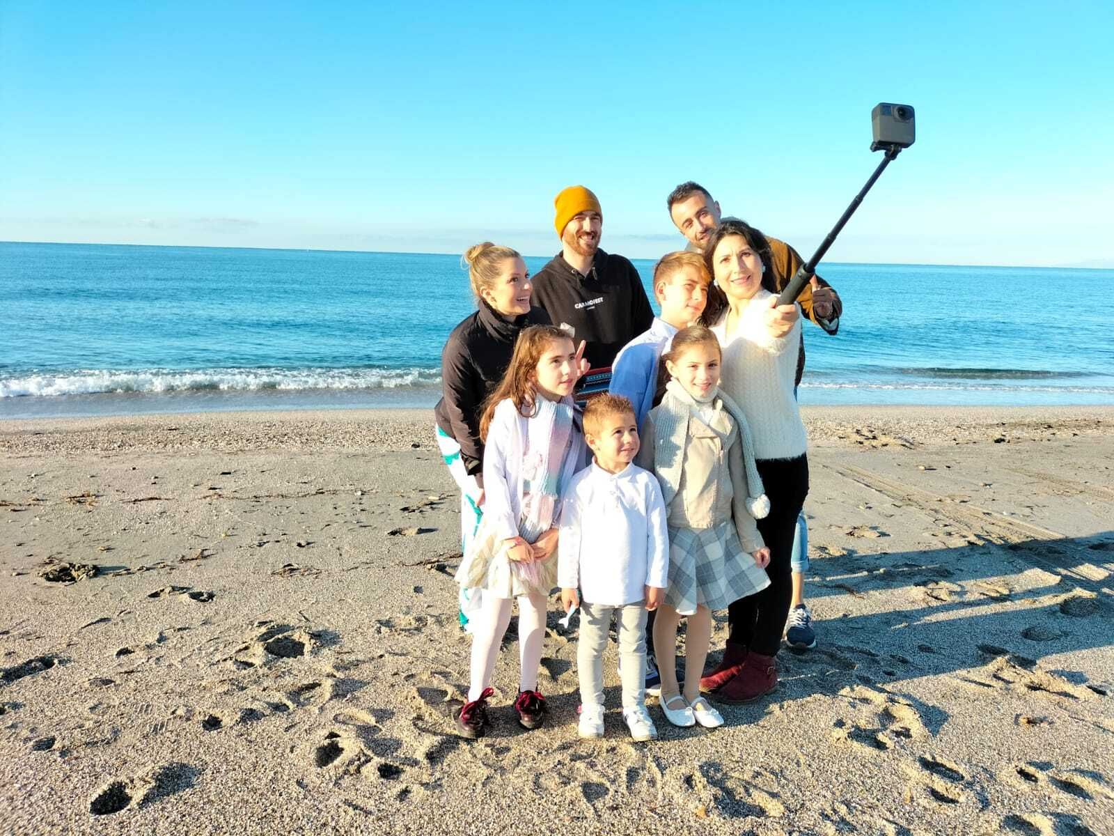 Loli Muñoz con el equipo durante la grabación del videoclip.