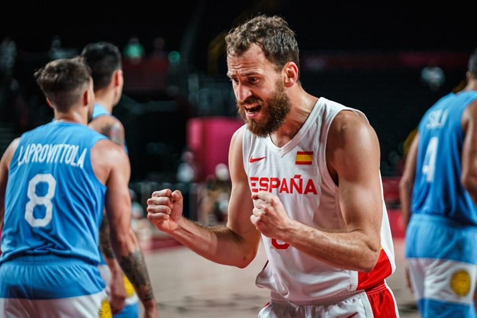 Sergio Rodríguez celebra una buena acción de España.