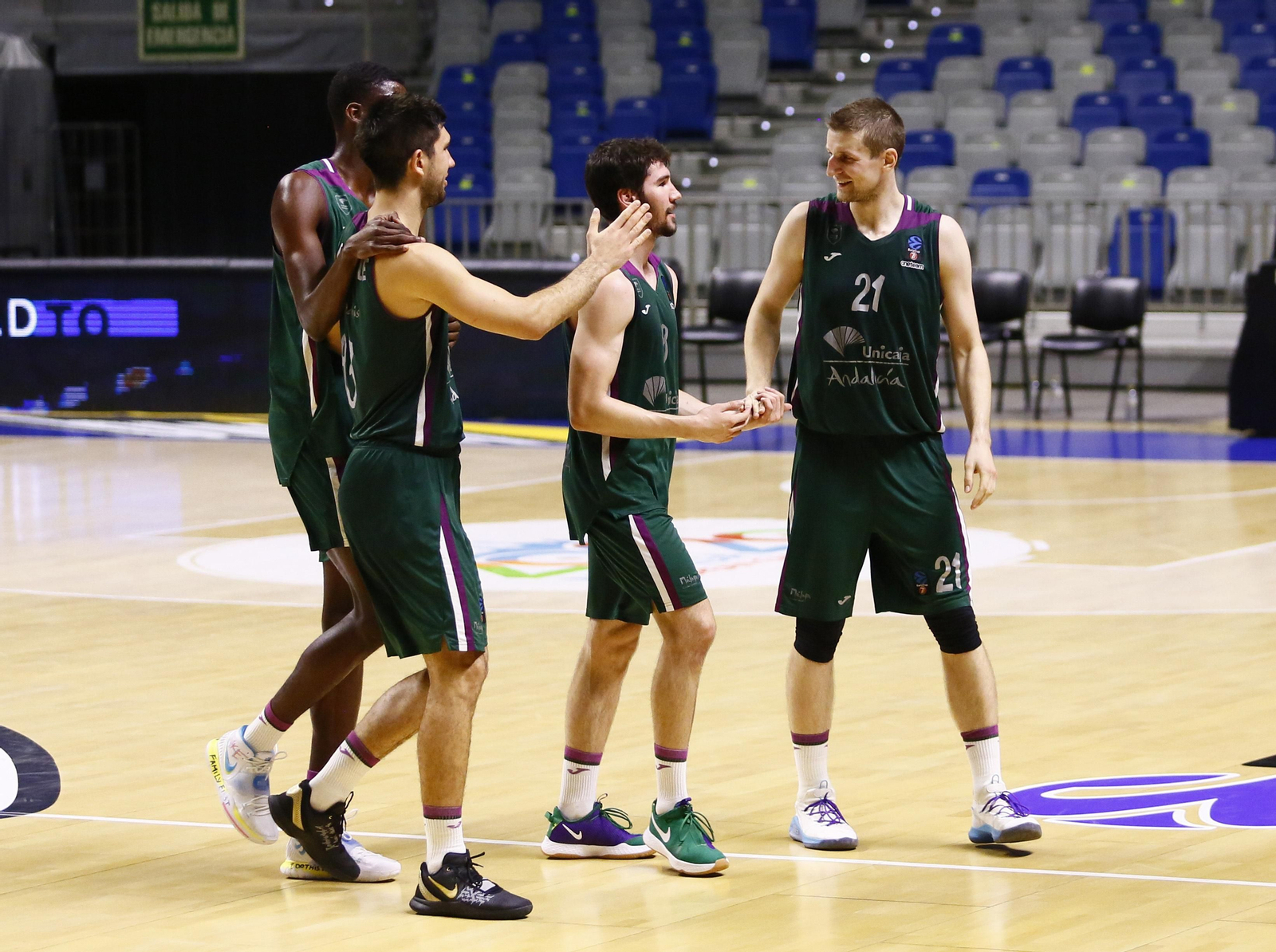 Brizuela, Waczynski, Bouteille y Nzosa, tras el choque contra el Mornar Bar.