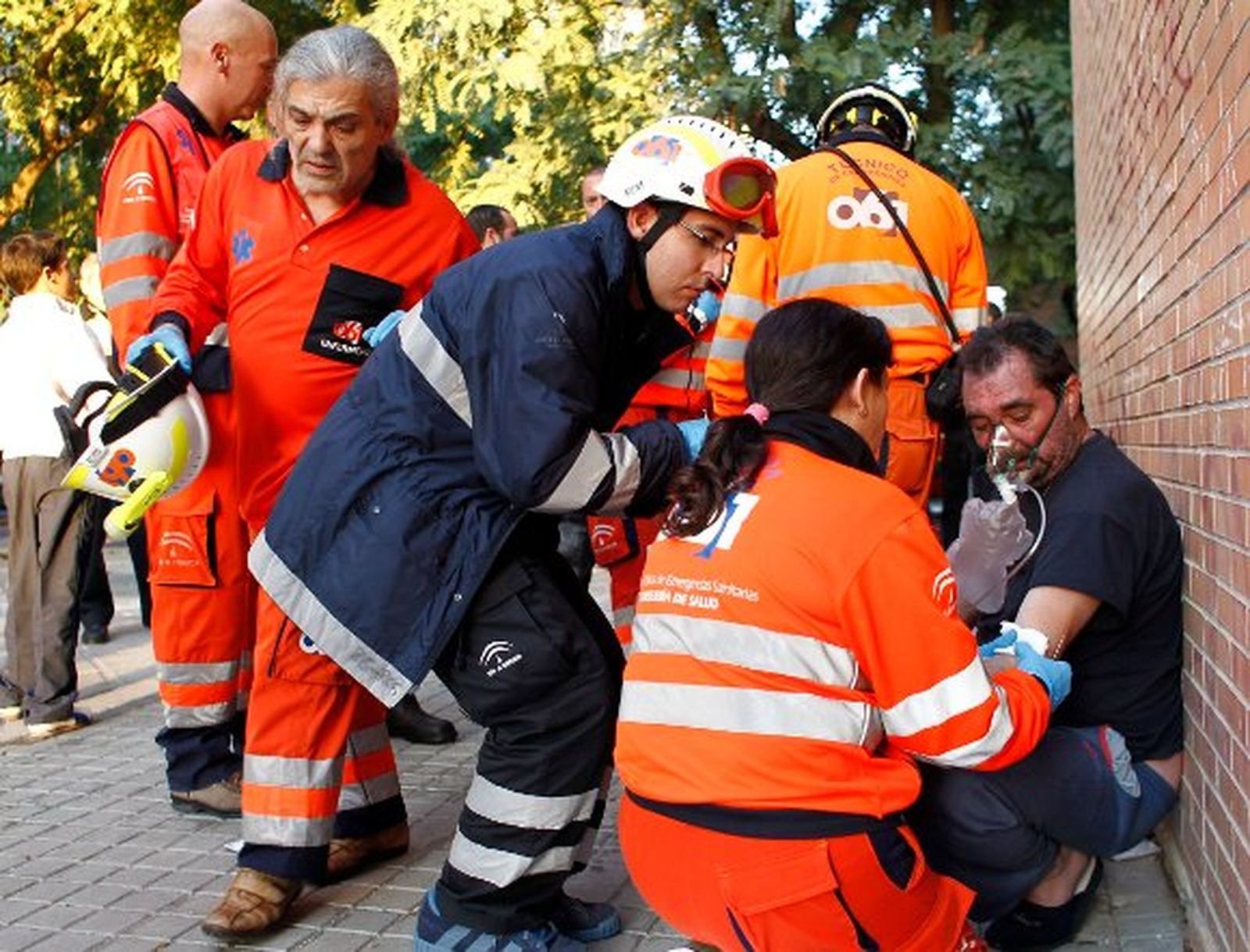 Diez personas resultan heridas en un incendio en un bloque de Sevilla Este