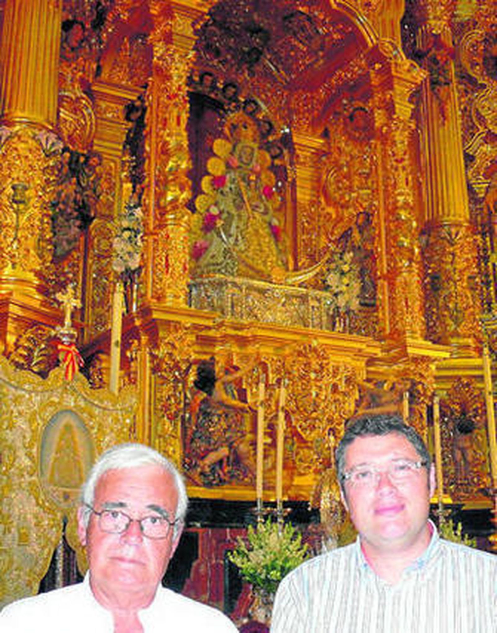 Carlos Colón y el presidente de la Hermandad Matriz de Almonte, Juan Ignacio Reales.