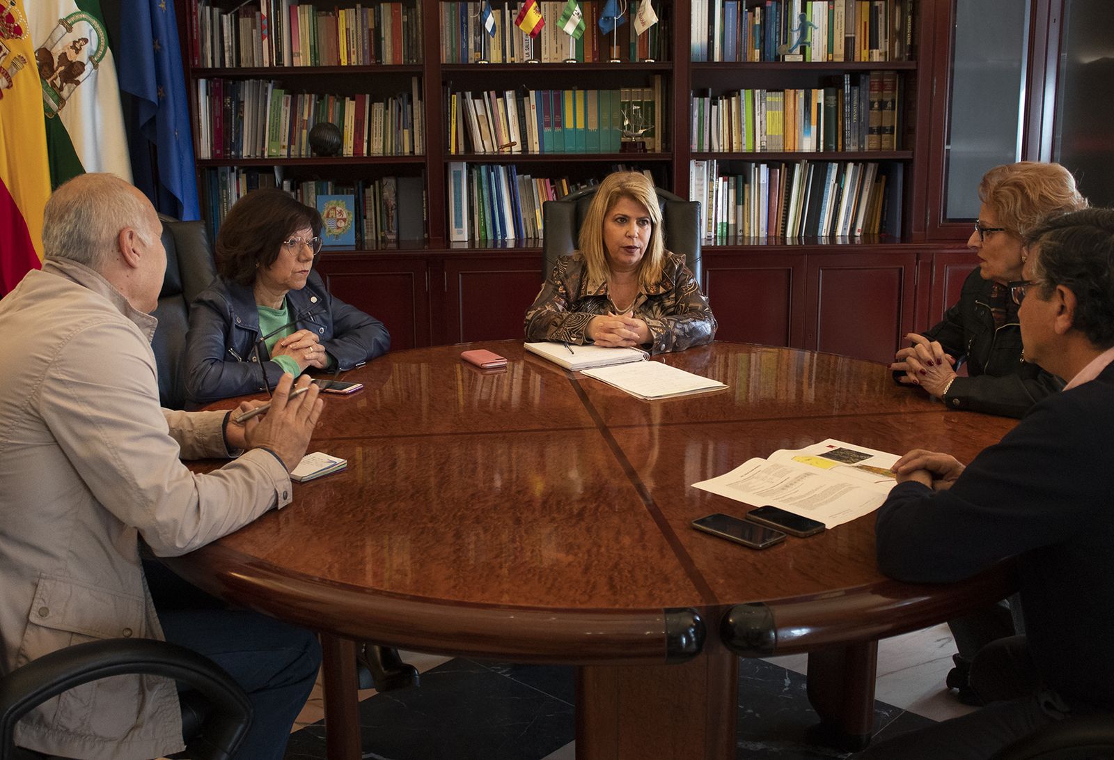 Reunión de la alcaldesa y Carmen Collado con los vecinos de El Chaparrito.