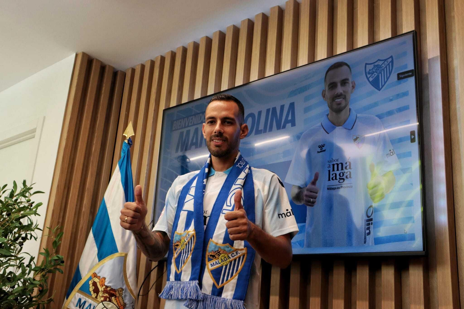La presentación de Manu Molina como nuevo jugador del Málaga CF La presentación de Manu Molina como nuevo jugador del Málaga CF