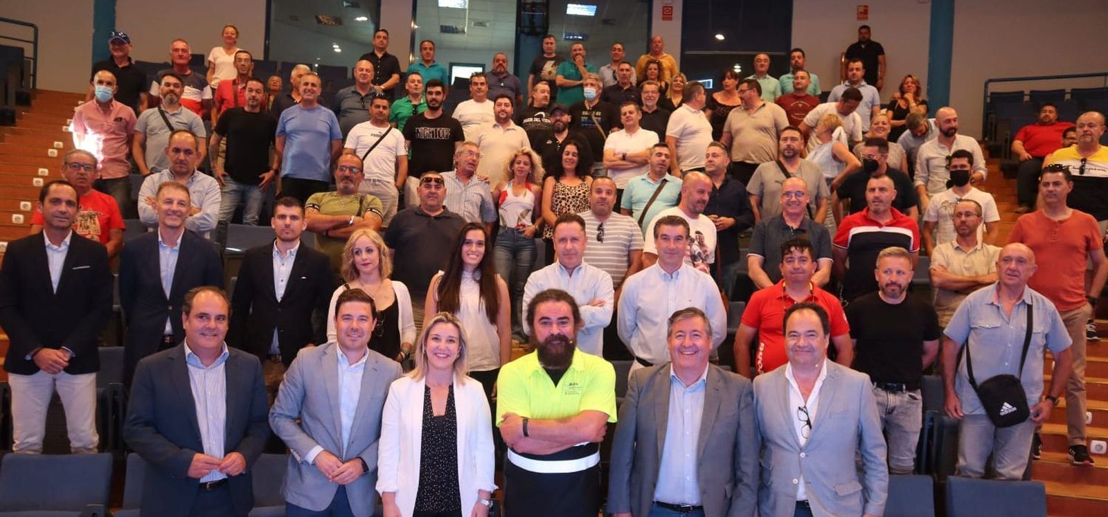 La alcaldesa de Alcalá con los integrantes de la nueva empresa Aira Gestión Ambiental.