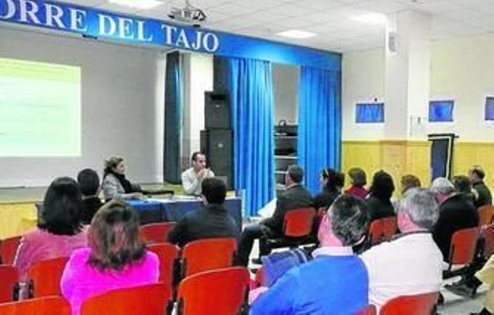 Momento del encuentro que se desarrolló en un instituto de Barbate.