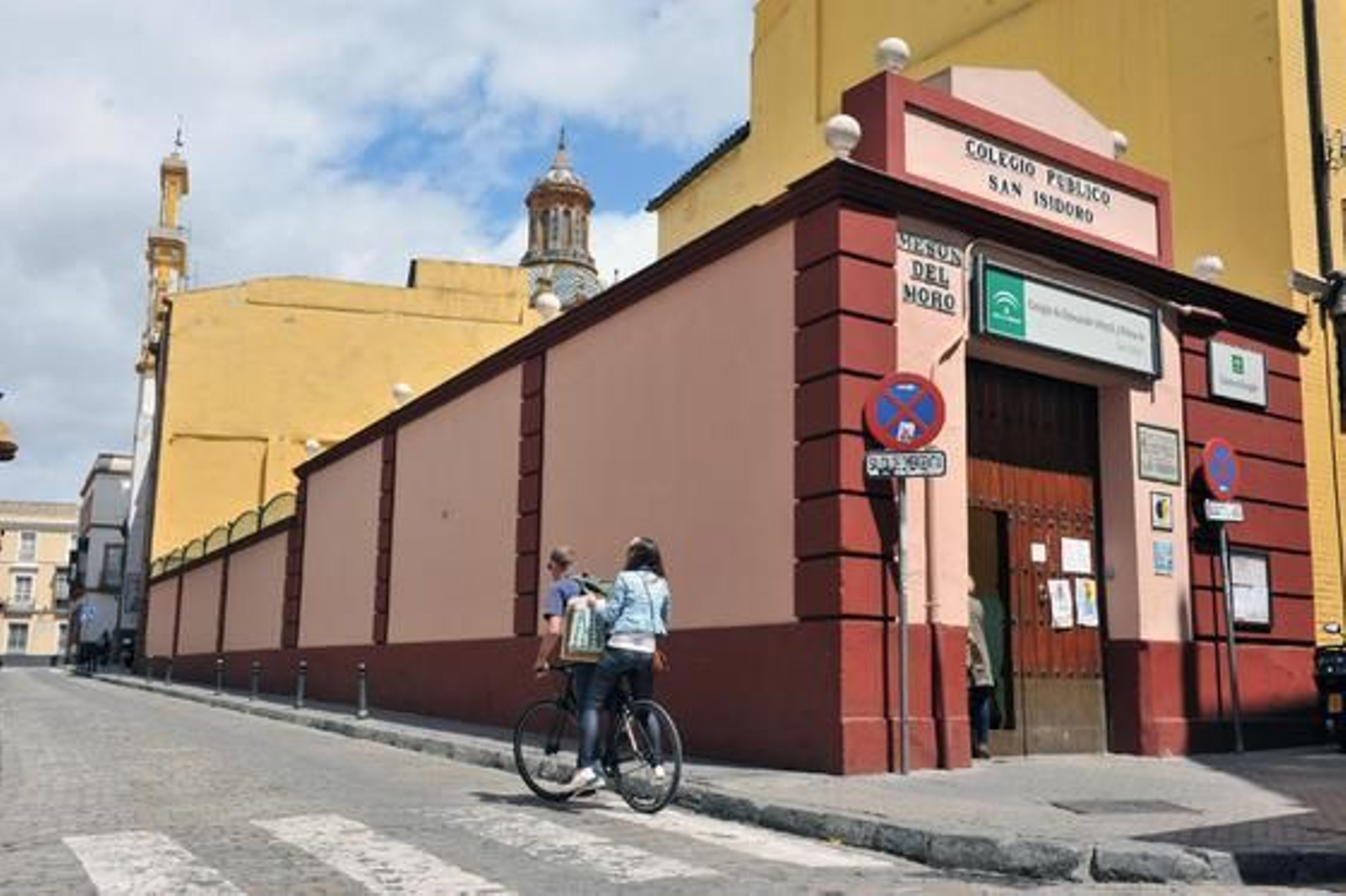 Iglesia de Santa Cruz y Colegio de San Isidoro.

Foto: Juan Carlos Vázquez