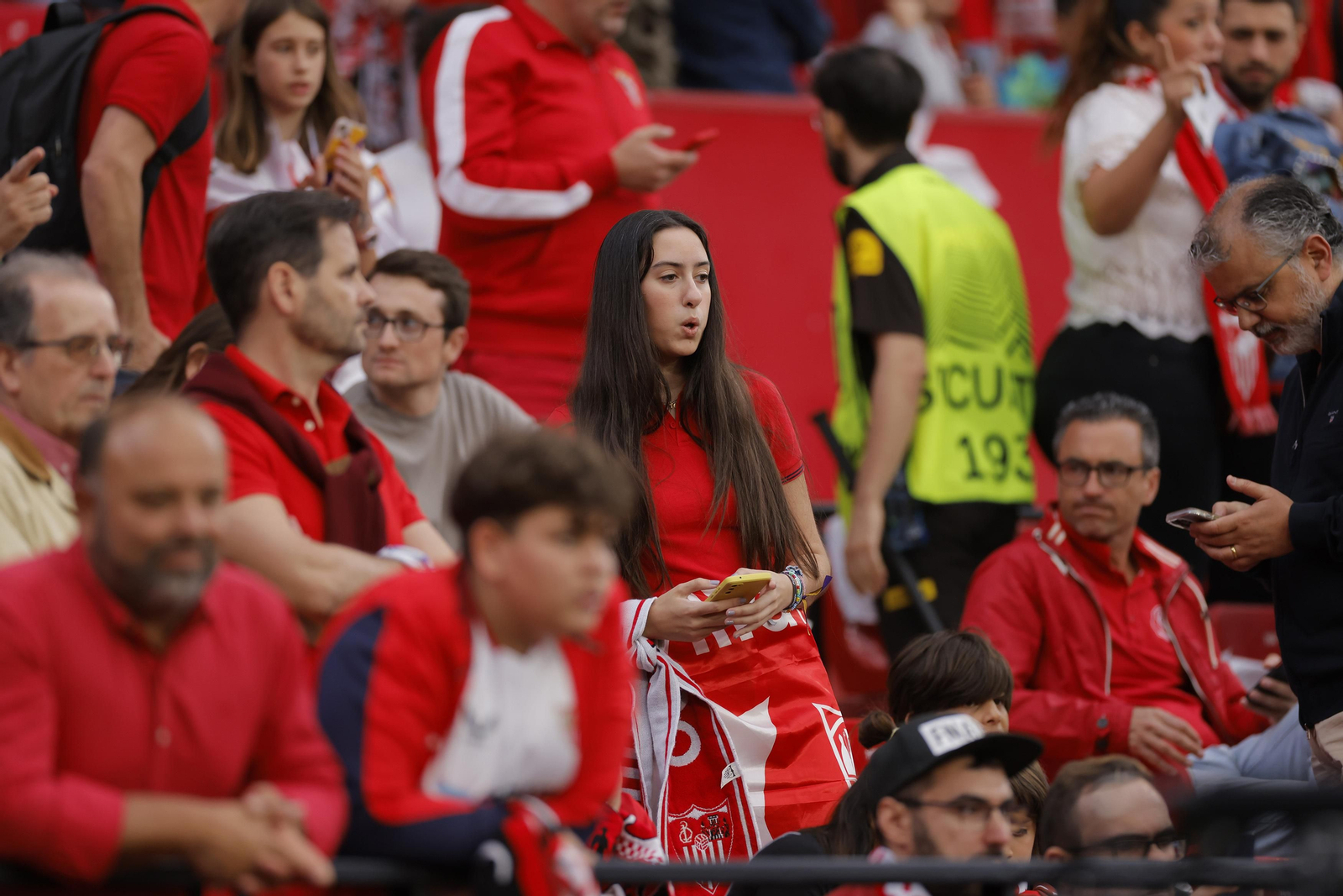 Búscate en las fotos del Sevilla-Juventus