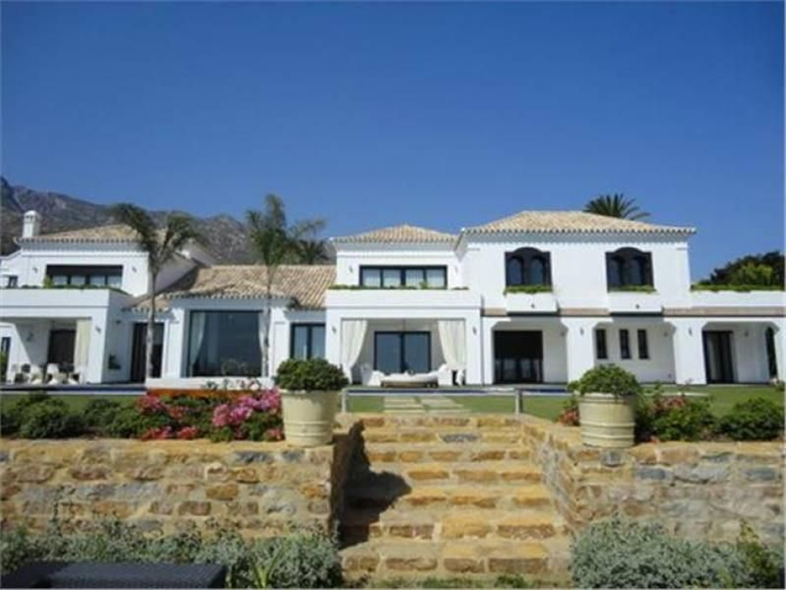 Exterior de Villa Asturias, la vivienda de Carmen Janeiro en Marbella.