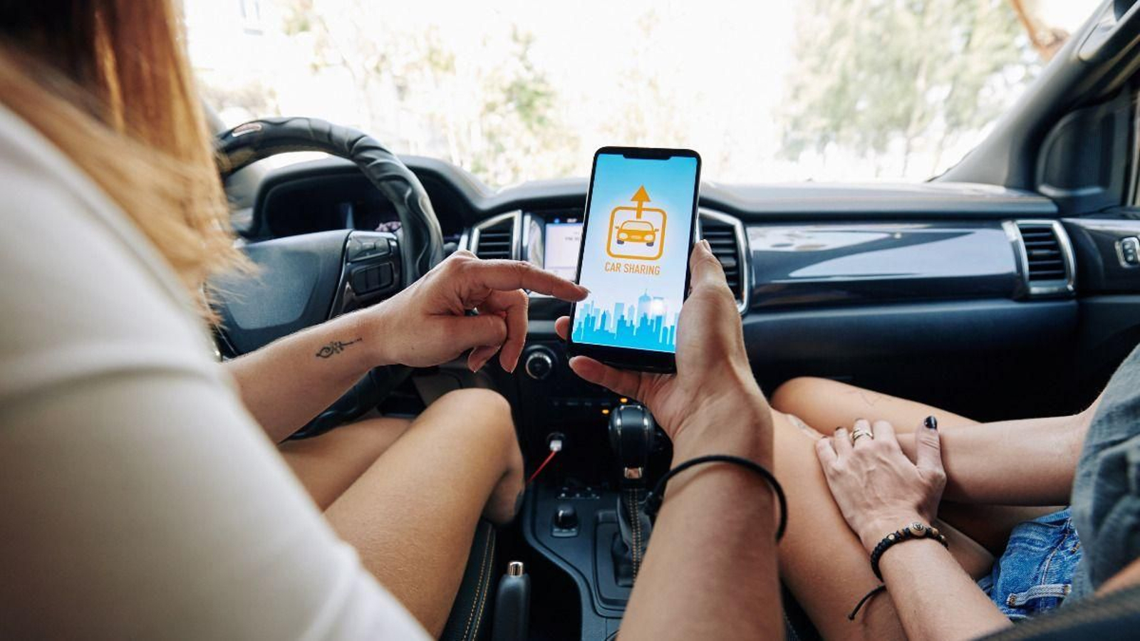 Explora Andalucía de manera económica y flexible con BlaBlaCar: Tren y coche compartido