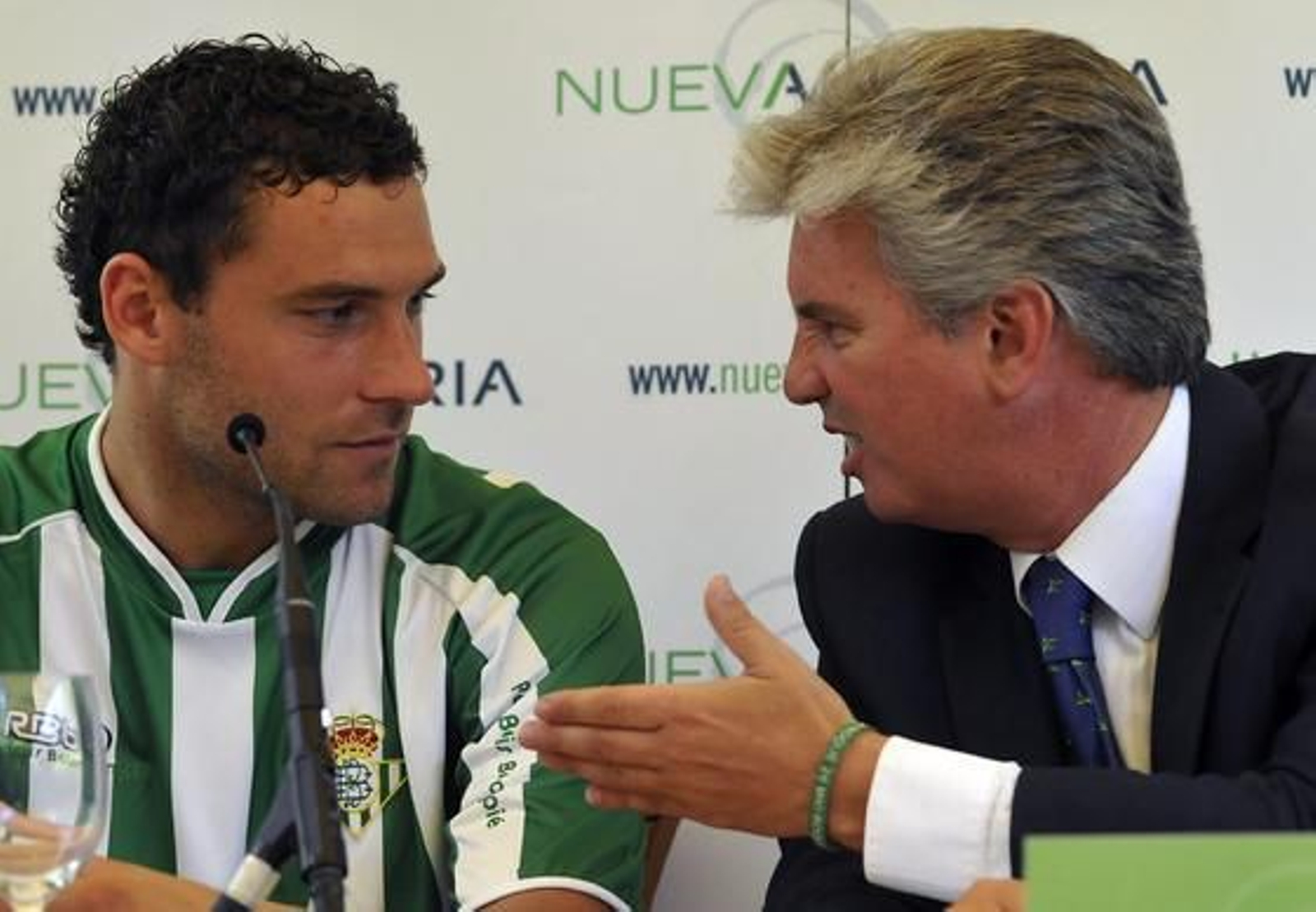 El serbio Tosic es presentado como nuevo jugador del Real Betis.

Foto: Juan Carlos Vázquez