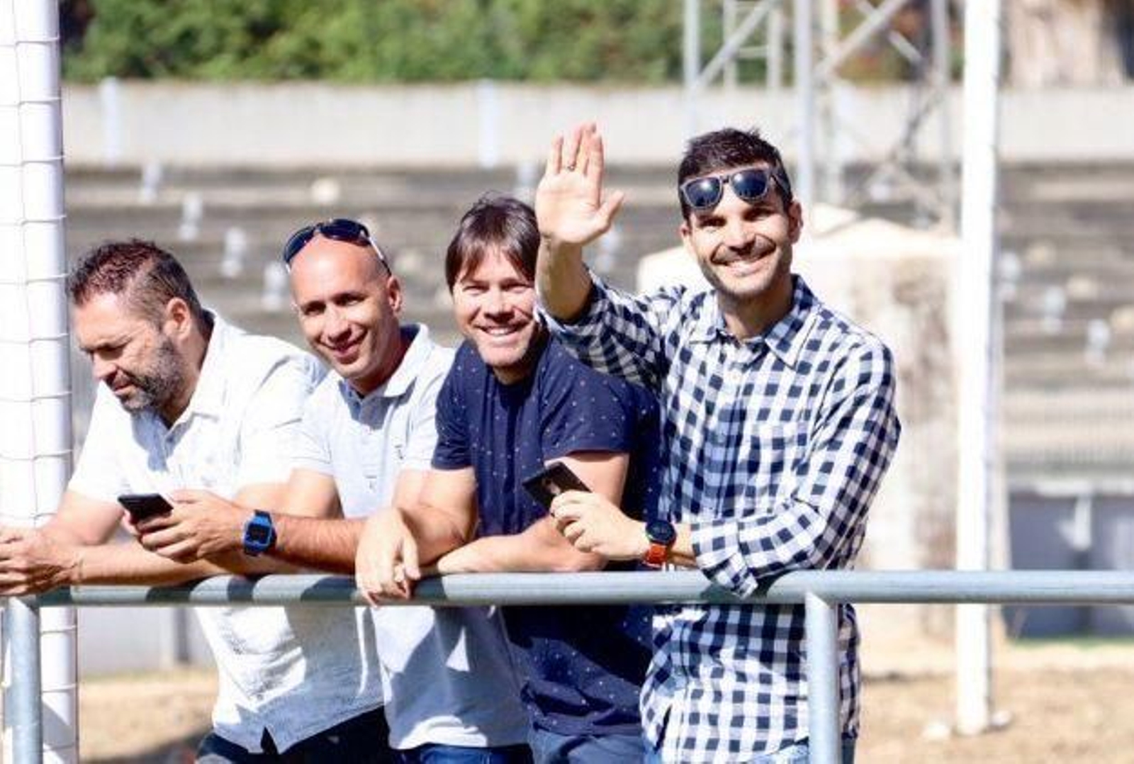 Armada saluda en un partido como espectador.