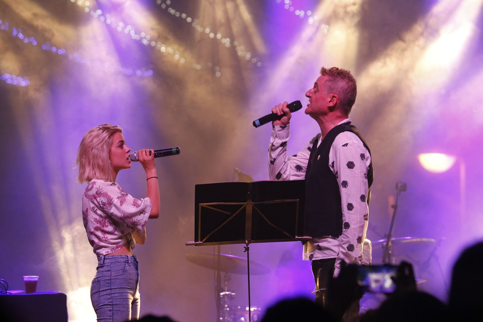 Dios canta en el fin de fiesta del Festival con el tradicional mojito.