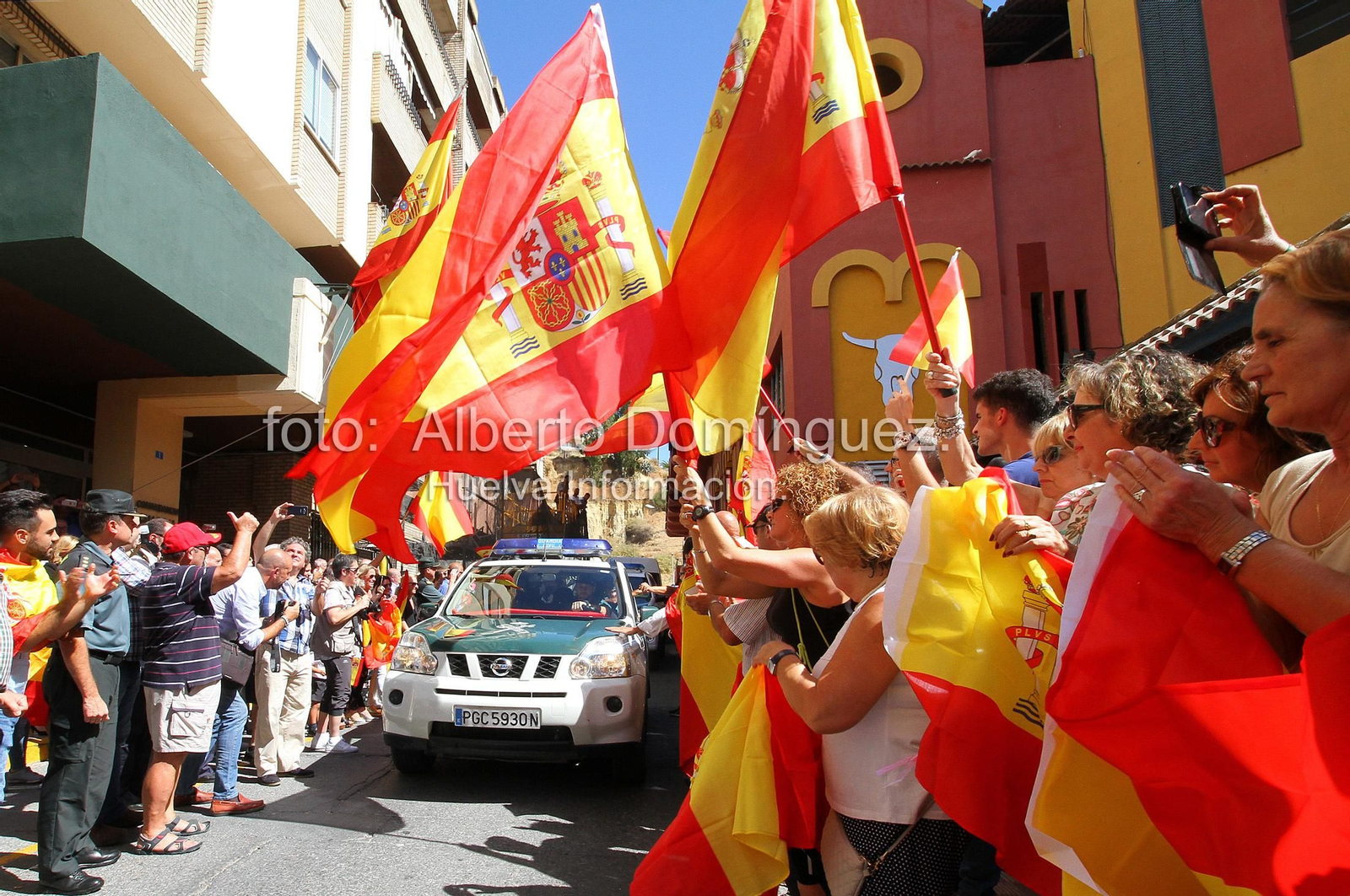 Imágenes de la expedición de Guardias Civiles de Huelva rumbo a Cataluña.