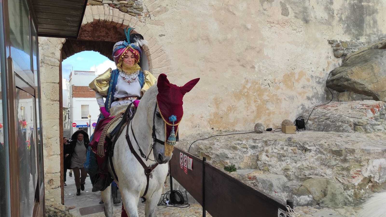 Los pajes de los Reyes Magos por el centro histórico de Tarifa