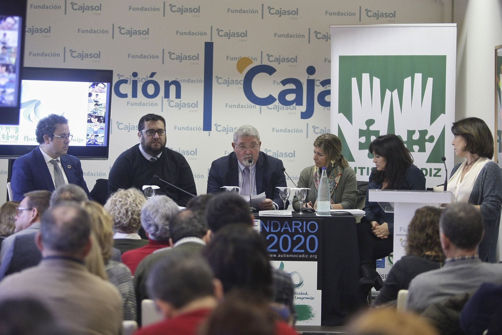 Un instante del acto de presentación de las actividades del 40 aniversario de Autismo Cádiz.