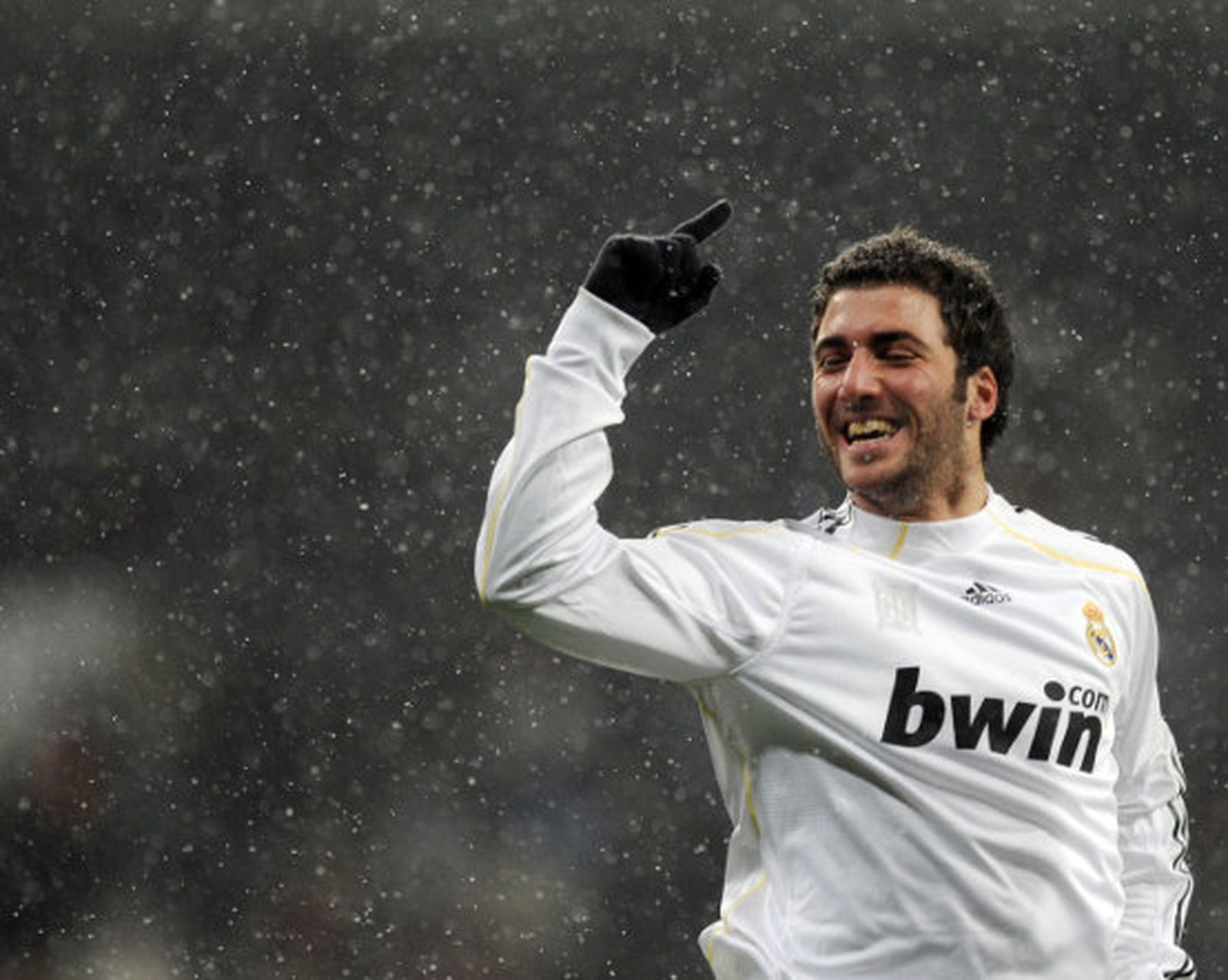 Higuaín se lesiona y estará tres semanas de baja