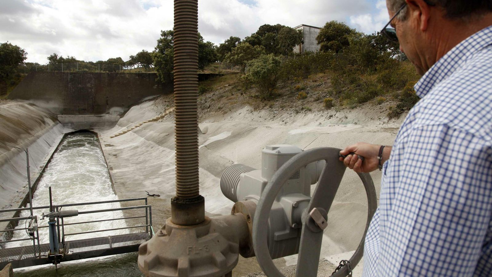 El consumo actual supera en cinco veces la capacidad del túnel.