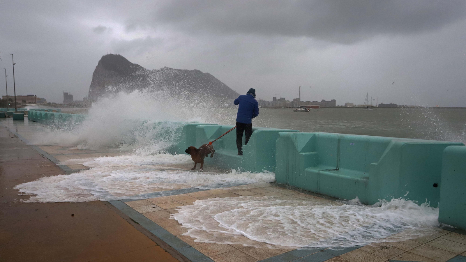 Fotos de los destrozos del temporal de levante en La Línea