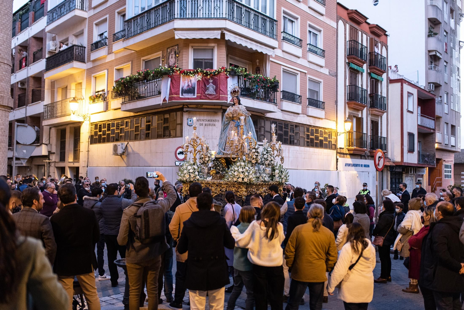 Imágenes de la Inmaculada Concepción procesionando por las calles de Huelva