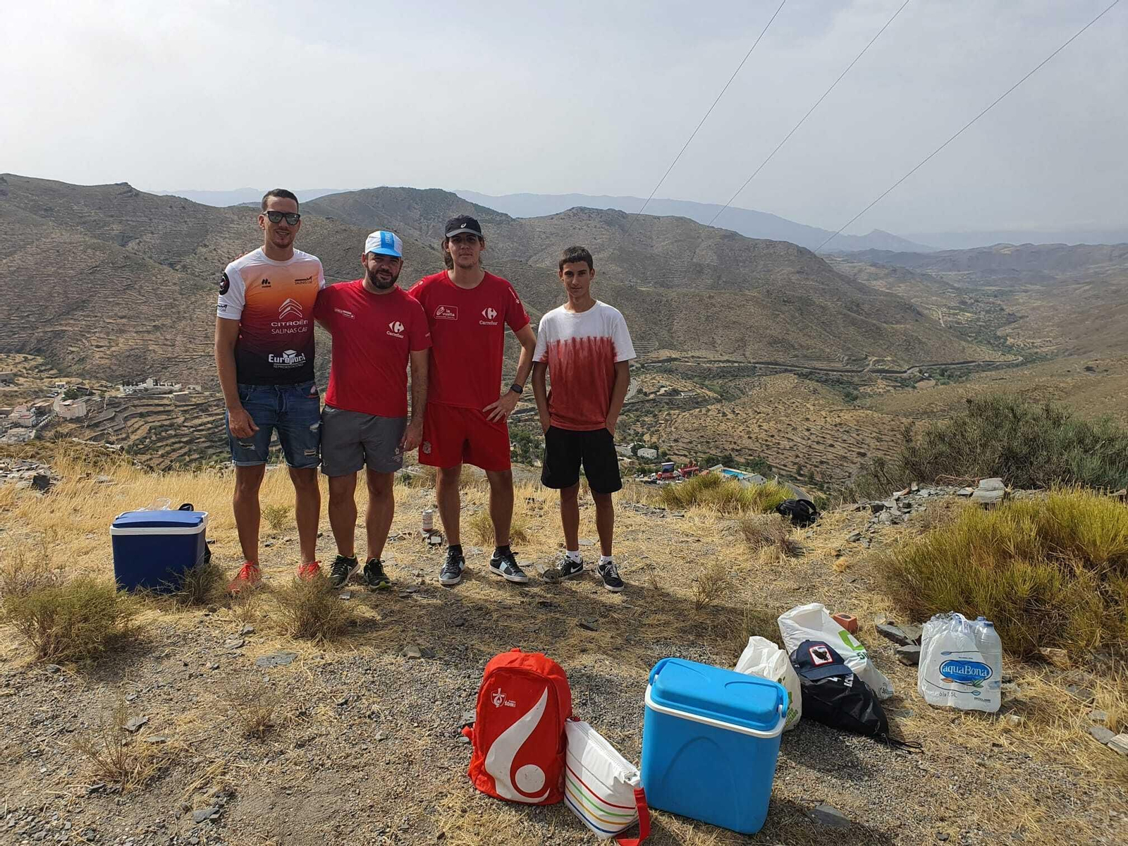 Fotogalería del ambiente en la subida al Alto de Velefique de La Vuelta.